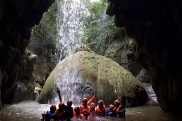 Adventure Half Day Explore Cueva Charco Azul and Cueva Arenales