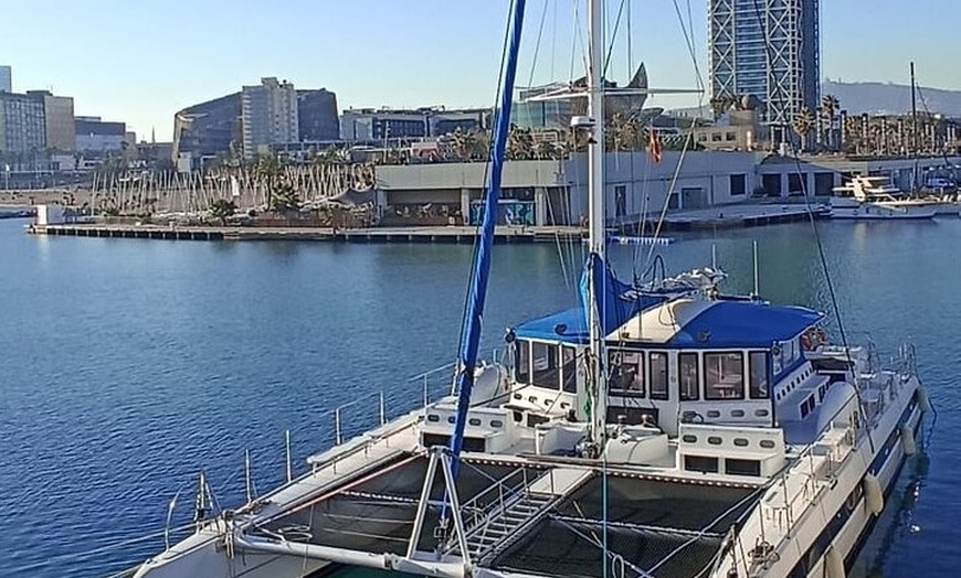 Image 8: Vermut en Catamarán Una Experiencia Gastronómica en Barcelona