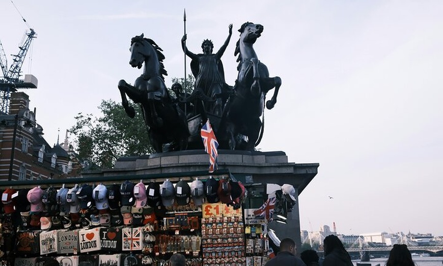 Image 14: London Half Day Top Sightseeing Tour including London Dungeons