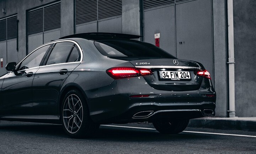 Image 7: St Pancras Private Transfers To and From Central London