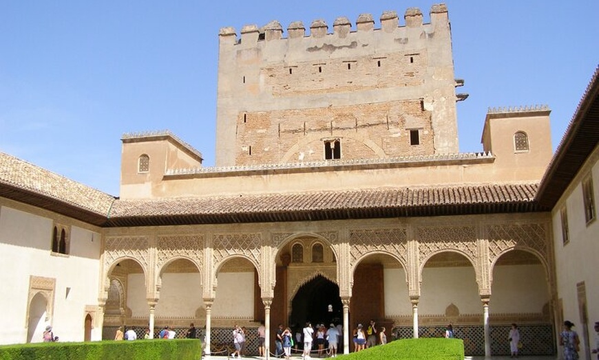 Image 5: La entrada sin colas del Generalife incluye Palacios Nazaríes