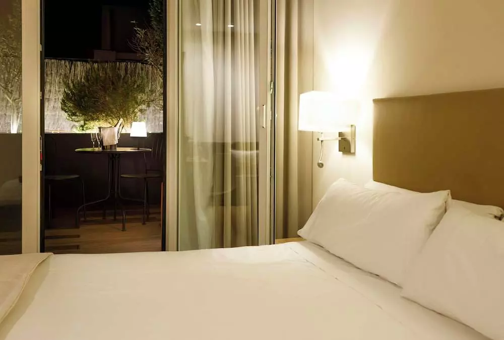 ✈ SPANIEN | Barcelona - Mariano Cubi Aparthotel Barcelona 4*, 2 Näc...