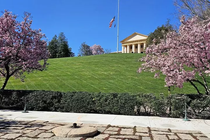 Visit Arlington National Cemetery with one of DC's best guides!