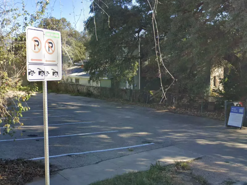 Parking at 508 W. Live Oak St. Lot