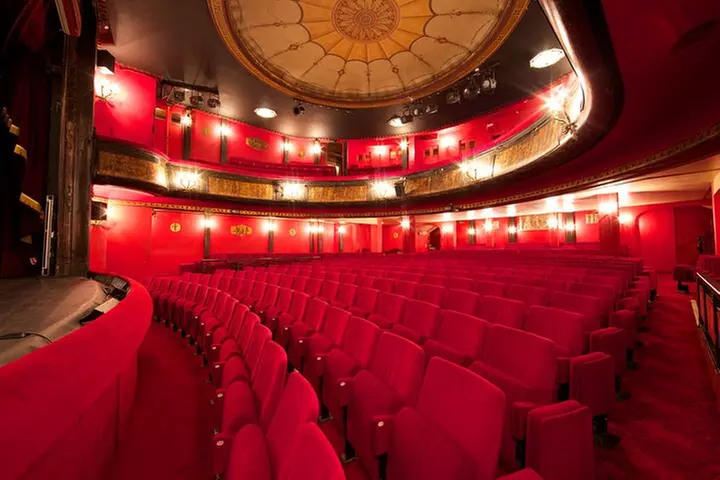 Paris : Spectacle en anglais « Comment devenir Parisien ? »