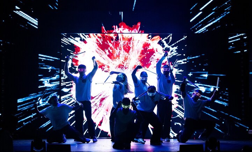 Image 13: Wintergarten Varieté "FLYING LIGHTS" inkl. Flying Steps