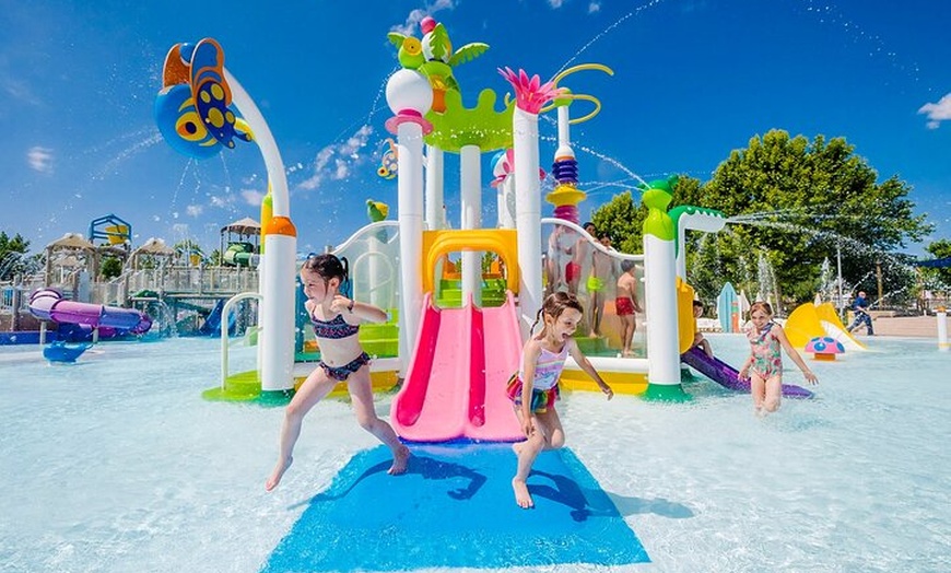 Image 2: Entrada Parque Warner Beach Madrid