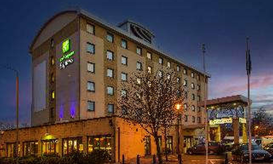 Image 4: ✈ WIELKA BRYTANIA | Londyn - Holiday Inn Express London - Wandswort...