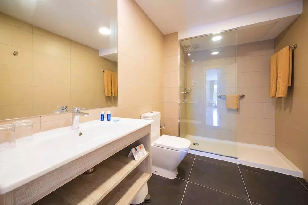 ✈ LANZAROTE | Costa Teguise - Galeón Playa 3*, 4 nights - City centre