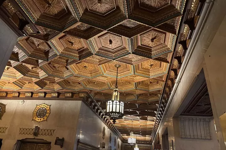 Chicago Architecture and True Crime Tour: Halloween Edition