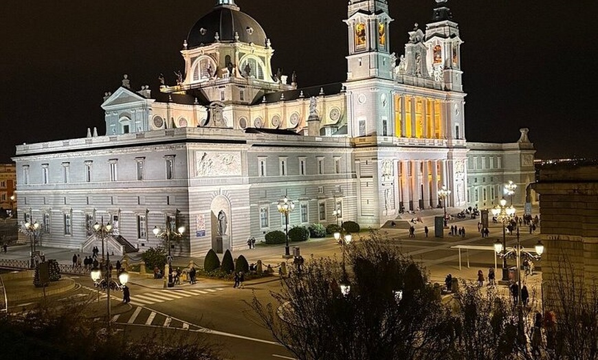 Image 19: Visita guiada a pie exclusiva guiada por la Ciudad Vieja de Madrid