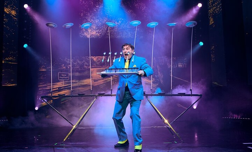 Image 9: Wintergarten Varieté "VARIETÉ GAGA - The Crazy Berlin Show"