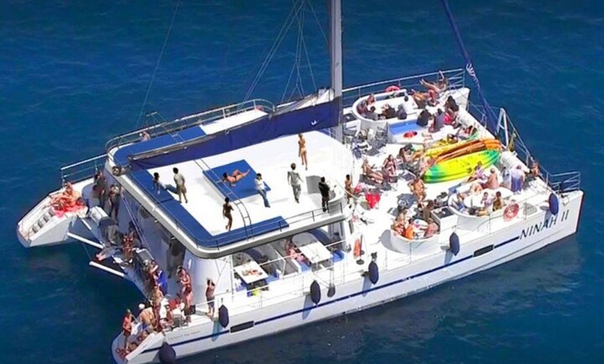 Image 5: Paseo en Catamarán con baño en el mar desde el Puerto de Denia
