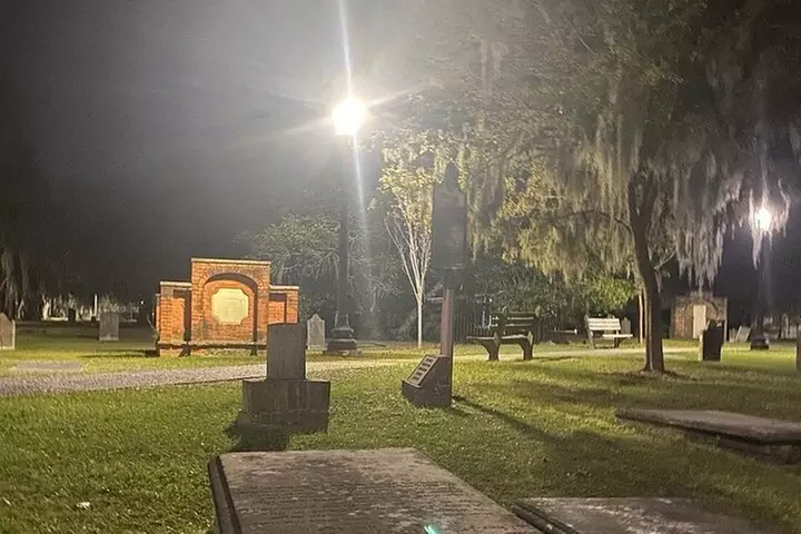 The Grave Tales Ghost Tour in Savannah