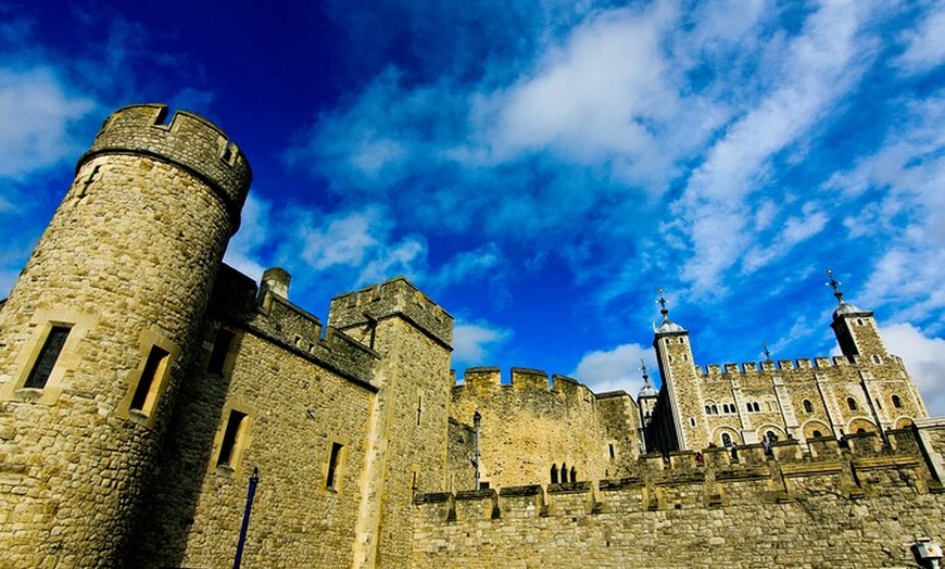 Image 8: Panoramic London Tour with Tower of London and Hever Castle