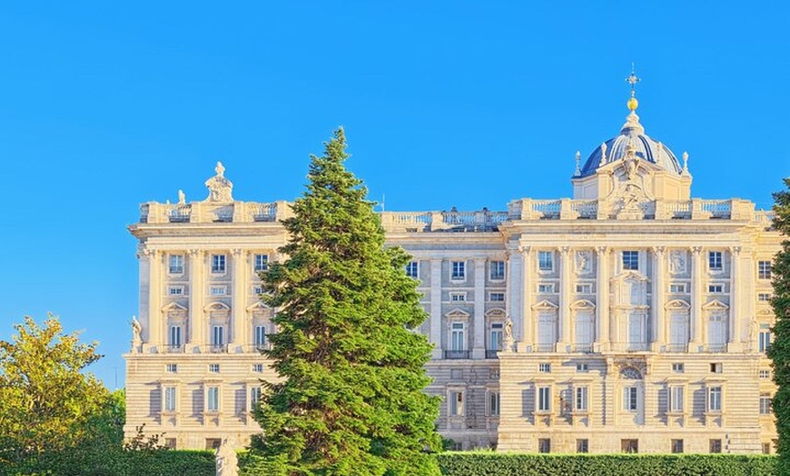 Image 5: Tour al Palacio Real de Madrid : Acceso prioritario con Guía Especi...