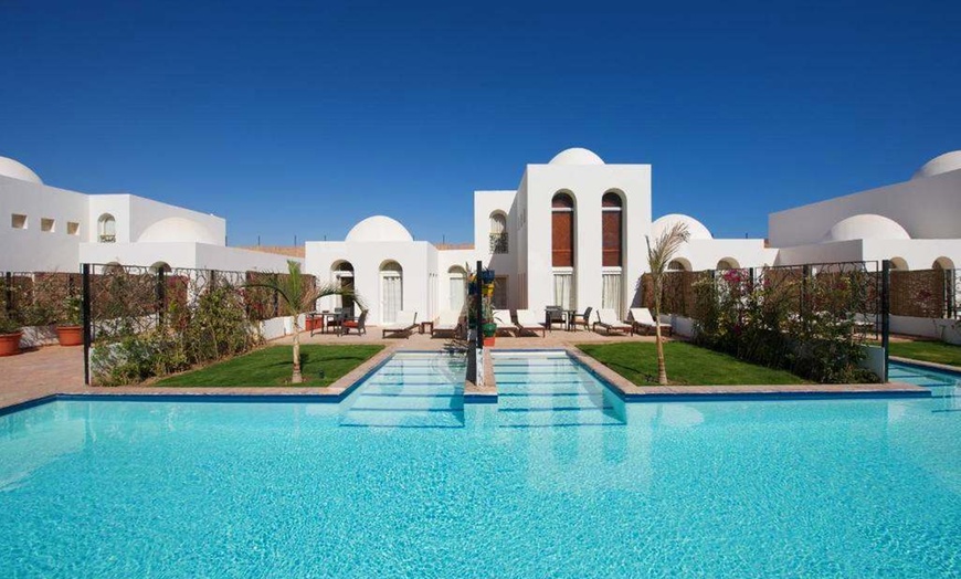 Image 1: ✈ EGYPTE | Hurghada - Fort Arabesque Resort, Spa & Villas 4*, 3 nui...