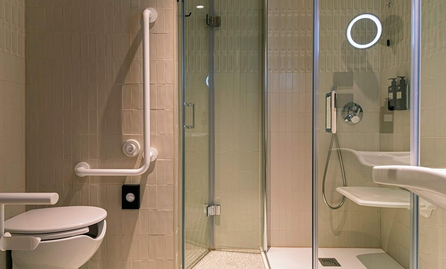 Image 8: ✈ ITALIA | Bologna - Living Place Hotel 4* - Piscina esterna