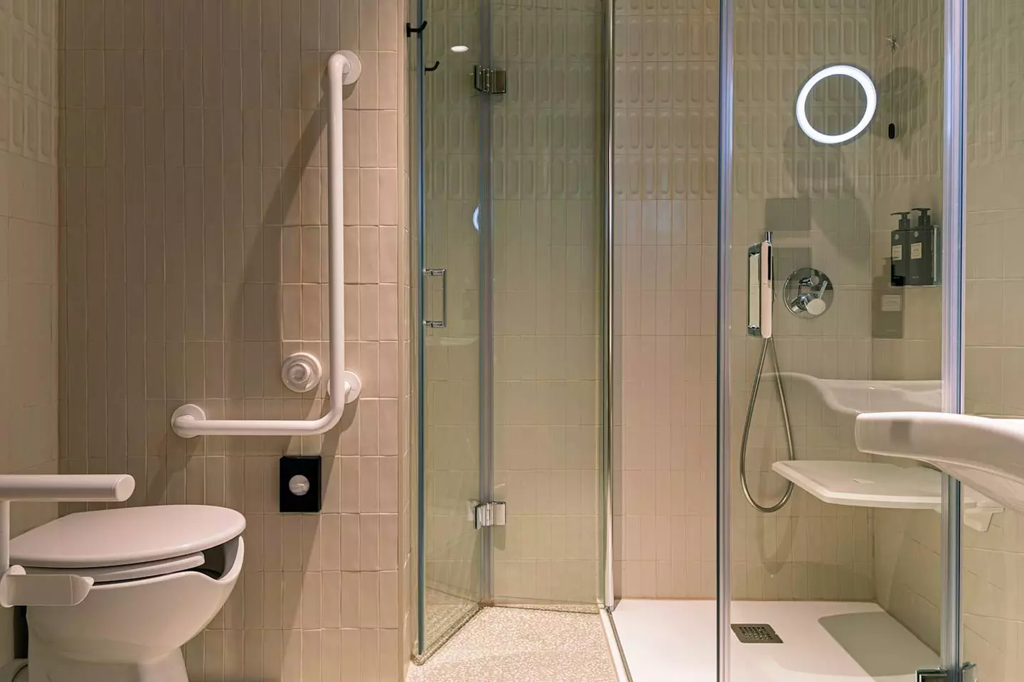 ✈ EMILIA ROMAGNA | Bologna - Living Place Hotel 4*, 2 notti - Pisci...