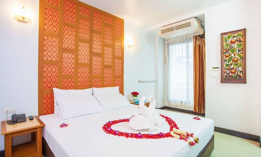 Image 19: ✈ MIDDEN VAN THAILAND | Bangkok - New Siam Palace Ville Hotel 3*, 5...