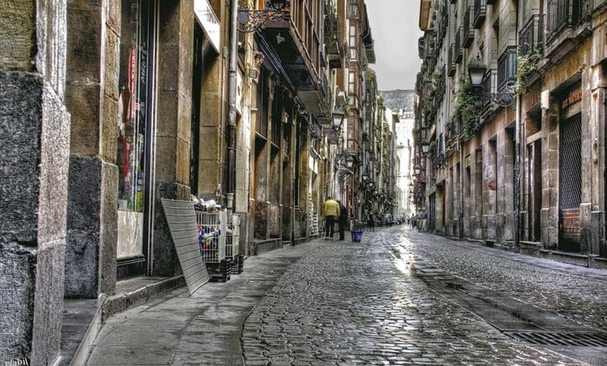 Image 3: Visita guiada privada a pie por Bilbao
