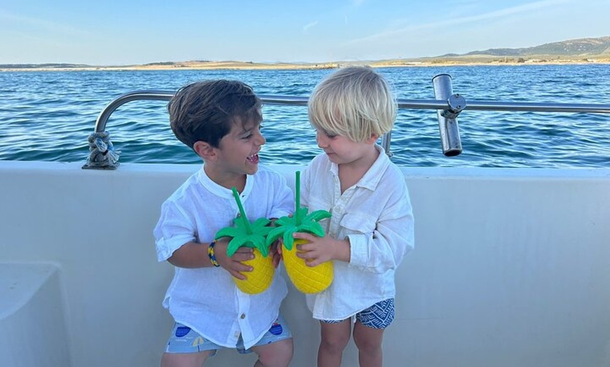 Image 4: Tour Privado en Barco por Trafalgar,Cádiz con Aperitivo y Snorkel