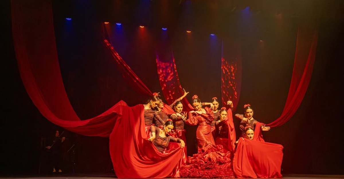 Espectáculo de fusión flamenca con tapas y bebidas en Salou, Tarragona