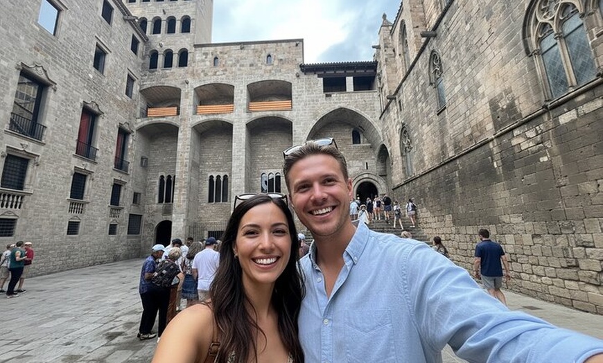 Image 2: Tour privado a pie por el Barrio Gótico y El Born con guía local