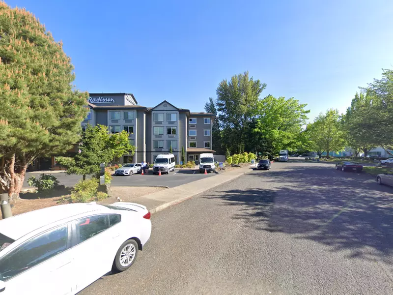 Parking at Radisson PDX Lot