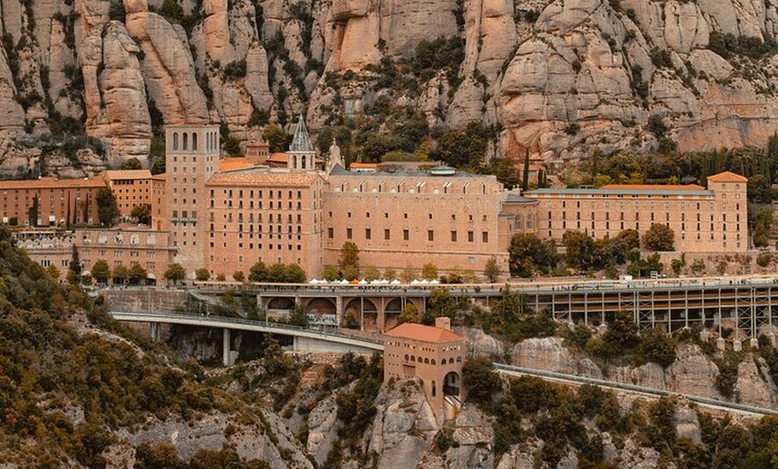 Image 2: Montserrat, Girona y Costa Brava Excursión de 12 horas desde Barcelona