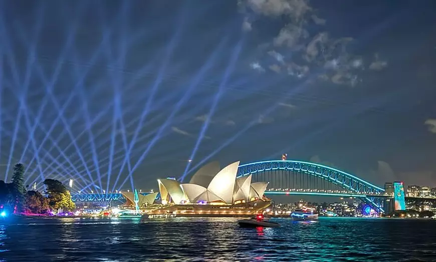 Image 6: 90 Minutes Vivid Cruise Festival
