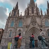 Image 8: Recorrido en bicicleta al amanecer: Barcelona ante las multitudes