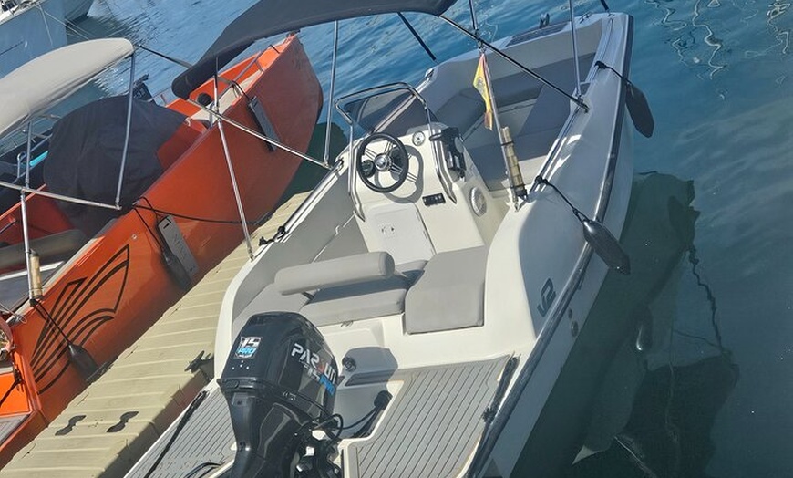 Image 1: Torreveija Experiencia en el Mar con Embarcacion sin Licencia