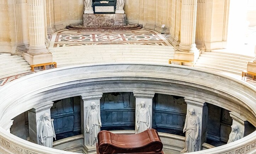 Image 2: Visite de la tombe de Napoléon à Paris