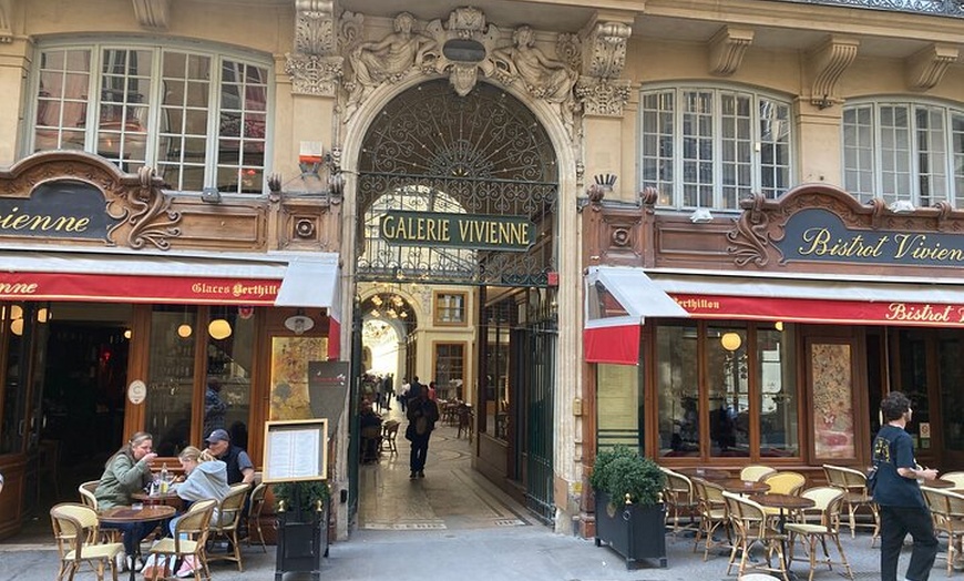 Image 1: Visite à pied des Passages Couverts de Paris -10 personnes max