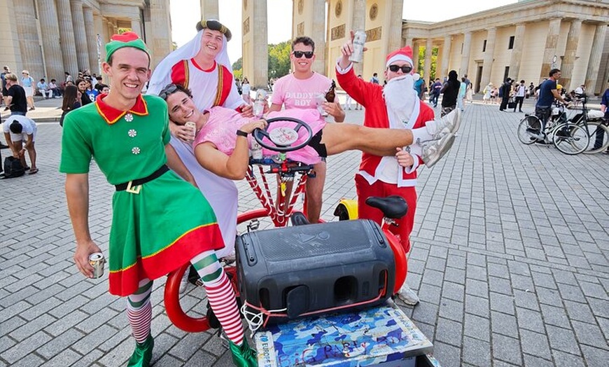 Image 3: Party und Beer Bike Private Sightseeing Tour Berlin mit Abholung