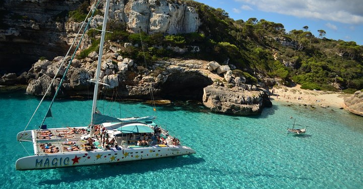 Paseo en catamarán por Es Trenc y Es Cargol desde Palma de Mallorca