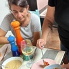 Image 17: Clase de Cocina de Tapas Española con Música de Guitarra en Vivo