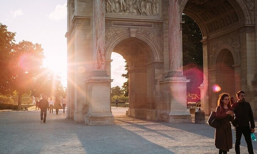 Image 7: Arc de Triomphe Visite à pied Vues imprenables et dégustation de Ma...