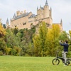 Image 1: Excursión privada de un día a Segovia desde Madrid : Tour en E-Bike...