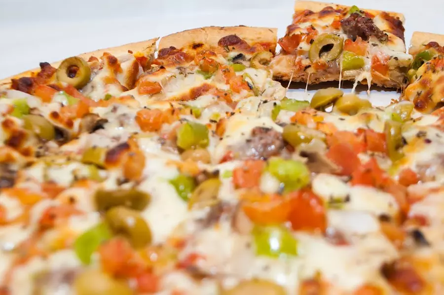 5% Cash Back at Ach-N-Lou's Pizza Pub - Primary Image