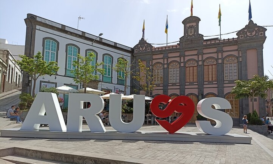 Image 2: Descubre Gran Canaria: Tour Privado Pueblos Icónicos y Picnic