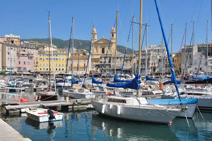Explorez Bastia en 60 minutes avec un Local