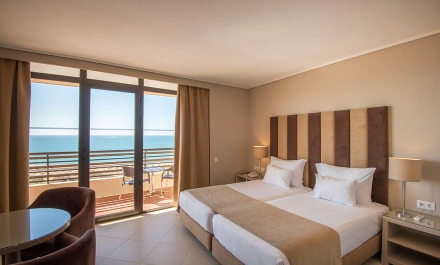 Image 2: ✈ ALGARVE | Vilamoura - Vila Galé Ampalius 4* - Bord de mer