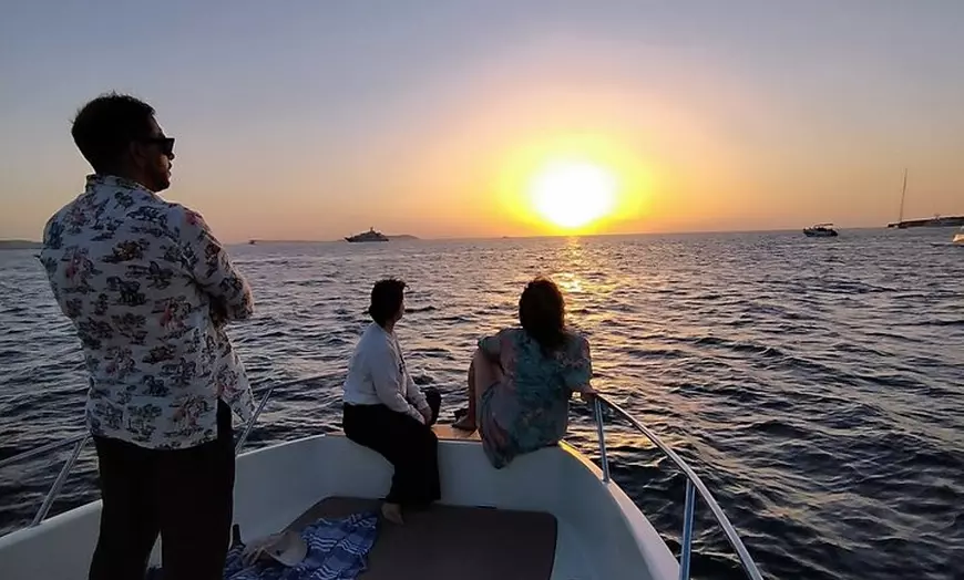Image 6: Tour Privado en Barco por San Antonio con Paddel surf y Snorkel