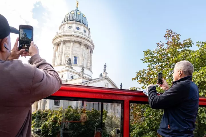 Hop On Hop Off Bustour und Eintritt in den Berliner Kerker - Second Medium