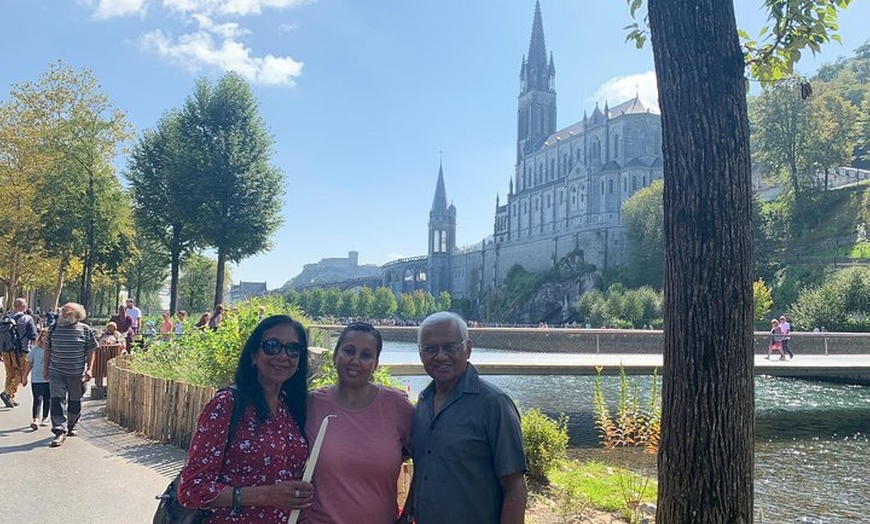 Image 3: Santuario de Lourdes tour- santuario de peregrinación católica