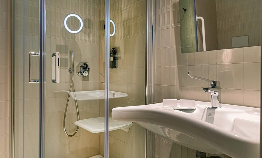 Image 6: ✈ ITALIA | Bologna - Living Place Hotel 4* - Piscina esterna