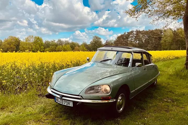 Oldtimer Citroen DS mieten für Ausflug ins Bremer Umland - Primary Image