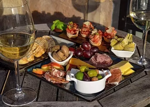 5% Cash Back at Grapes Bistro and Wine Bar